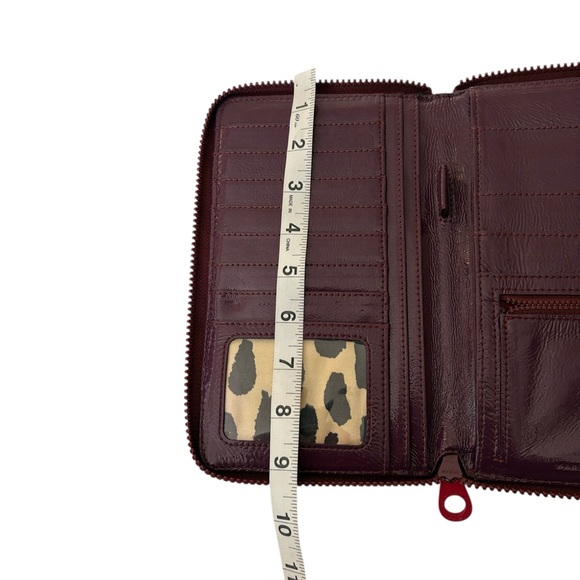 Marc by Marc Jacobs red and black logo print large travel patent leather wallet - Picture 11 of 11